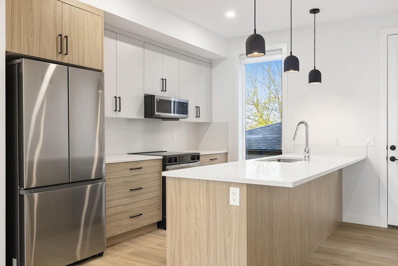 28 28 Avenue Southwest #1 - Photo 2 of 24