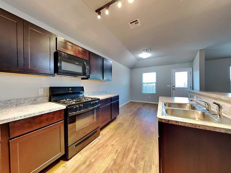 11545 Nw 100th St - Photo 4 of 19