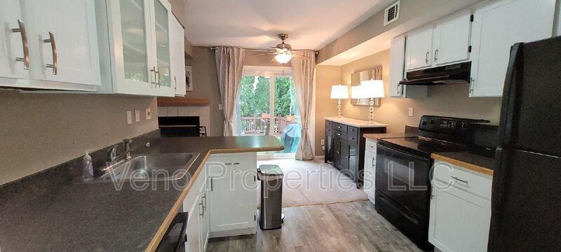 409 Antler Ct - Photo 2 of 20
