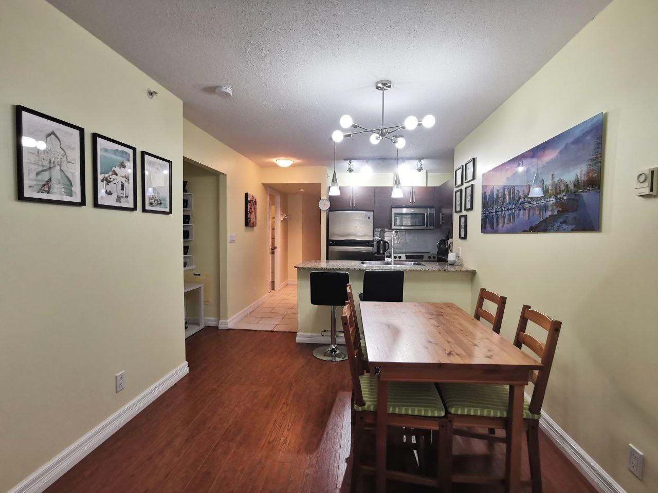 814 Royal Avenue - Photo 5 of 11