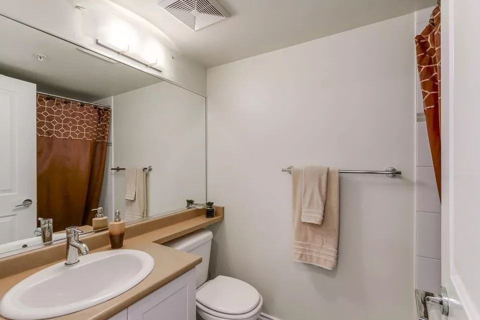 814 Royal Avenue - Photo 7 of 11