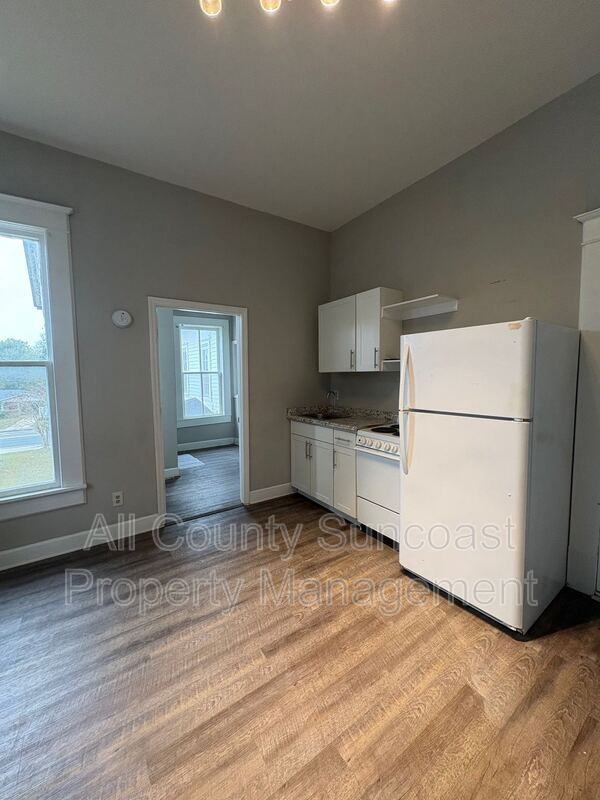 640 E Washington St #640H - Photo 3 of 6