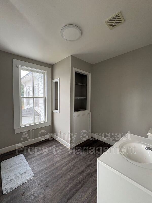 640 E Washington St #640H - Photo 4 of 6