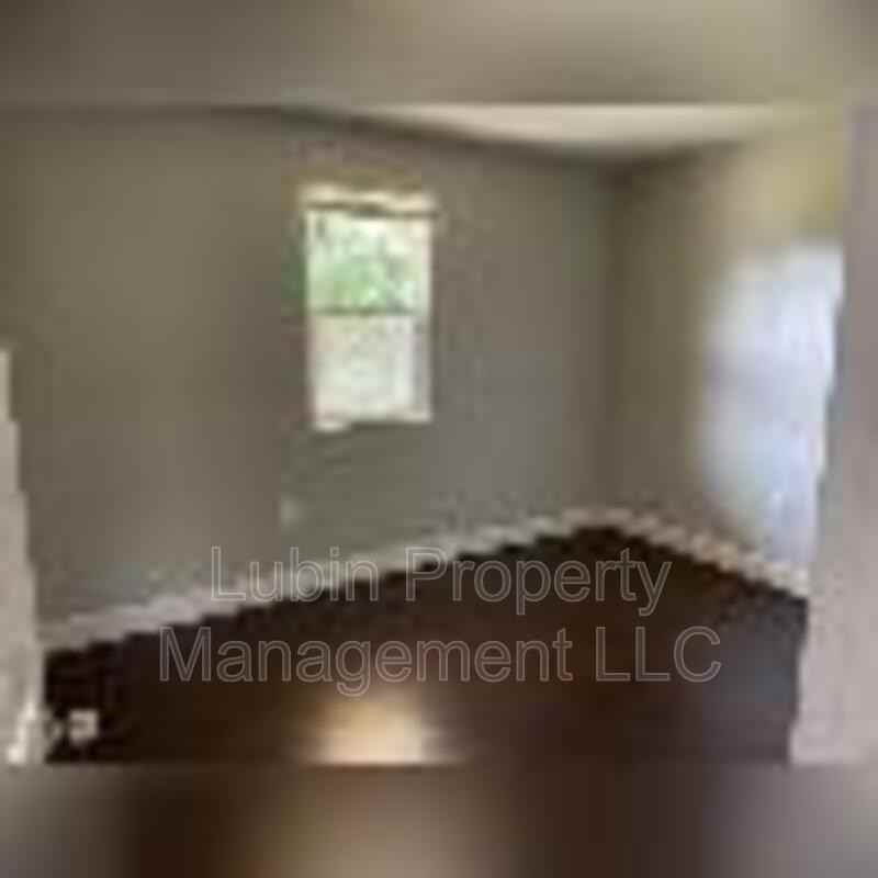 1043 College St #8 - Photo 5 of 6