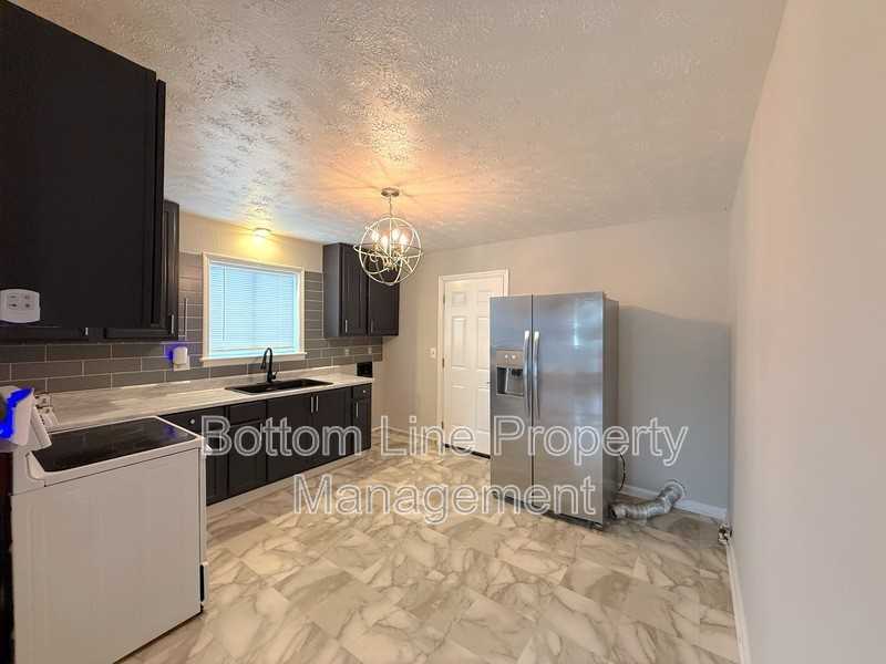 205 Edgegreen Dr - Photo 5 of 14