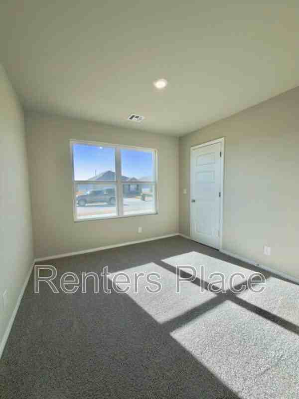 1004 W Lawton Rd - Photo 3 of 21