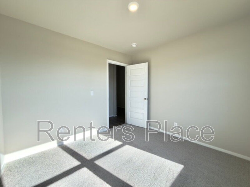 1004 W Lawton Rd - Photo 4 of 21