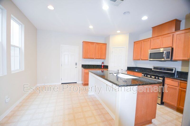 3132 Lisbon Ln - Photo 4 of 17