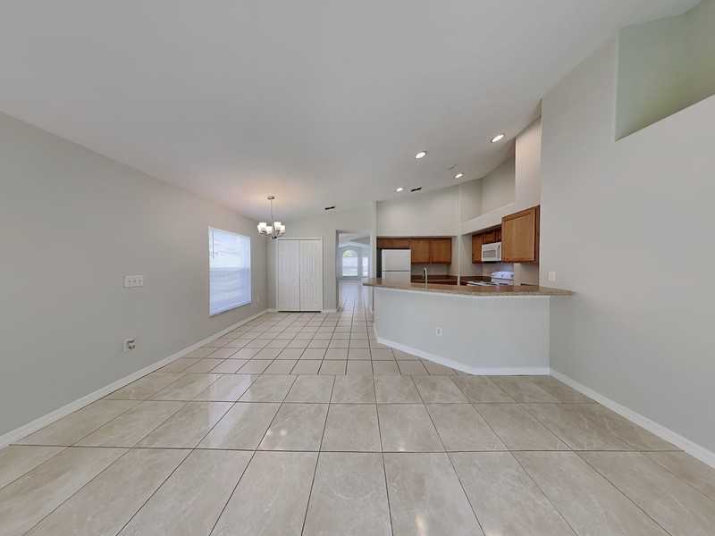 10193 Oak Crest Rd - Photo 5 of 23