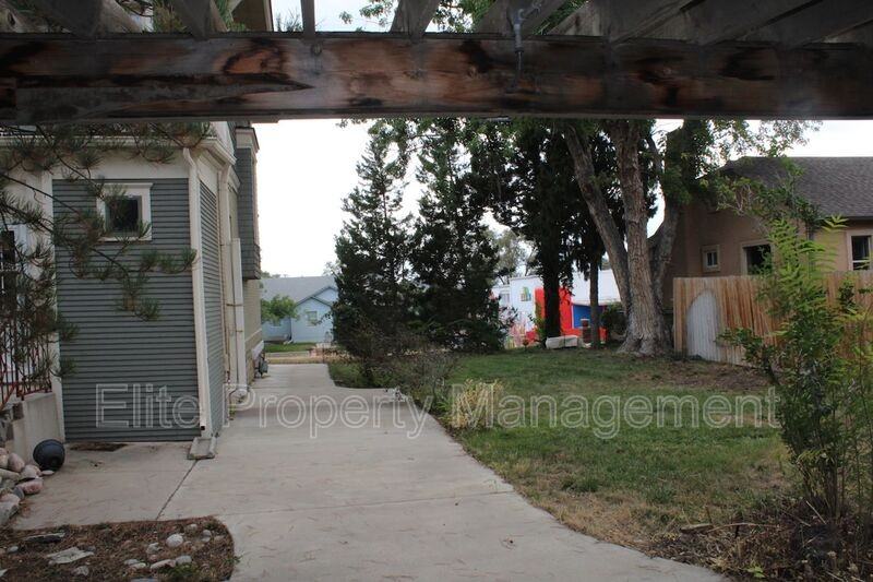 511 W 13th St - Photo 4 of 37