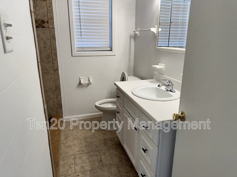 5131 Trussell Ave - Photo 6 of 15