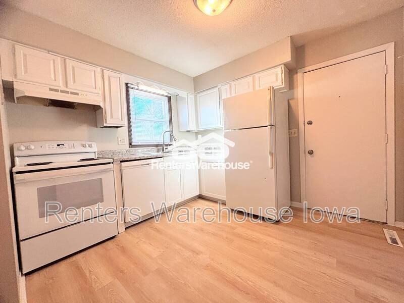 922 E Railroad Ave - Photo 2 of 8