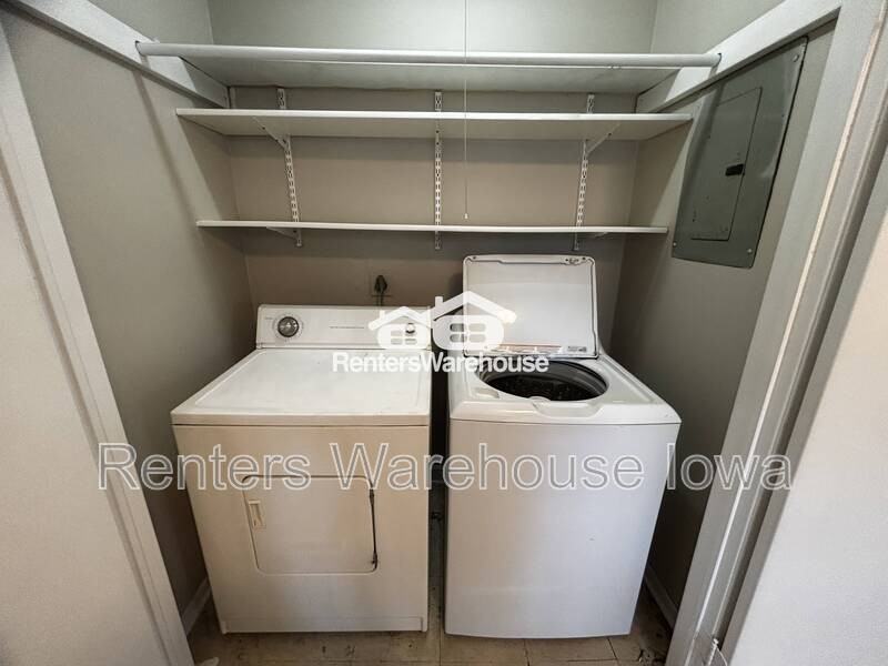 922 E Railroad Ave - Photo 3 of 8