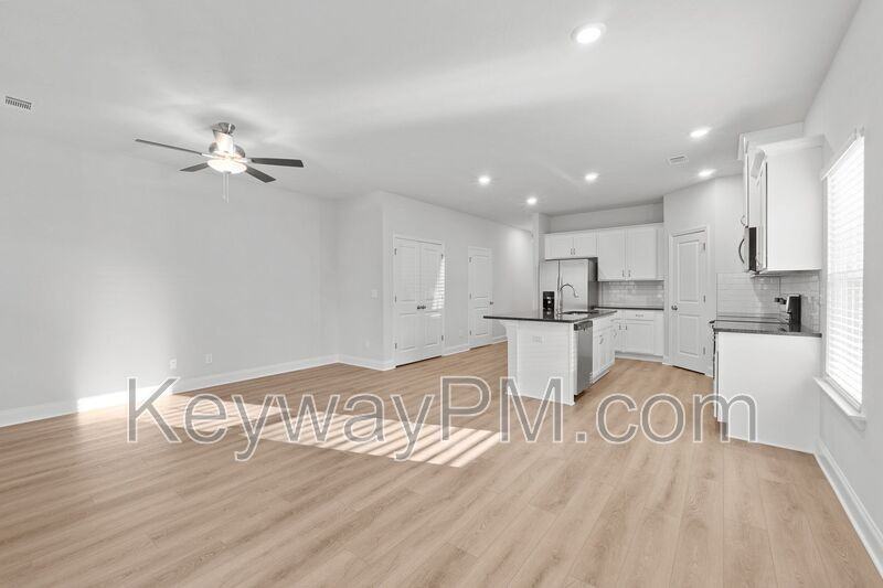 1301 Newbern Dr - Photo 7 of 26