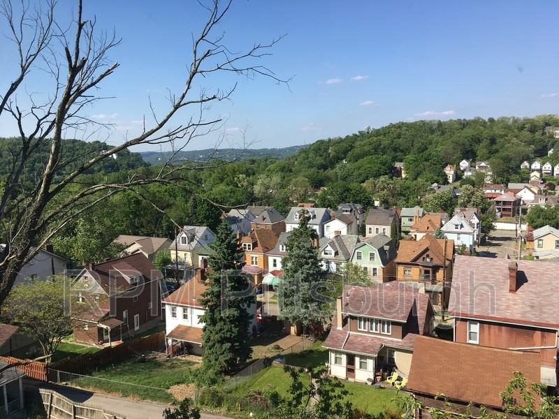 1108 Oswin St - Photo 2 of 18