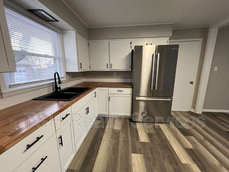 725 Isabelle Dr - Photo 7 of 24