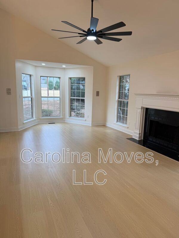 506 Dunwoody Dr - Photo 2 of 20