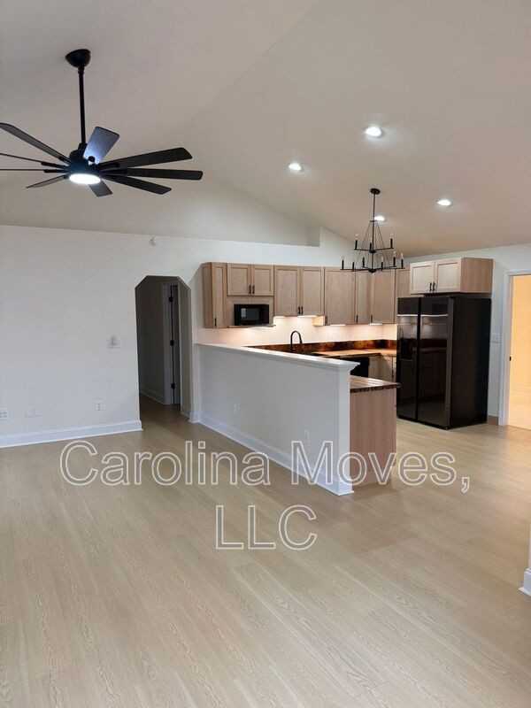 506 Dunwoody Dr - Photo 4 of 20