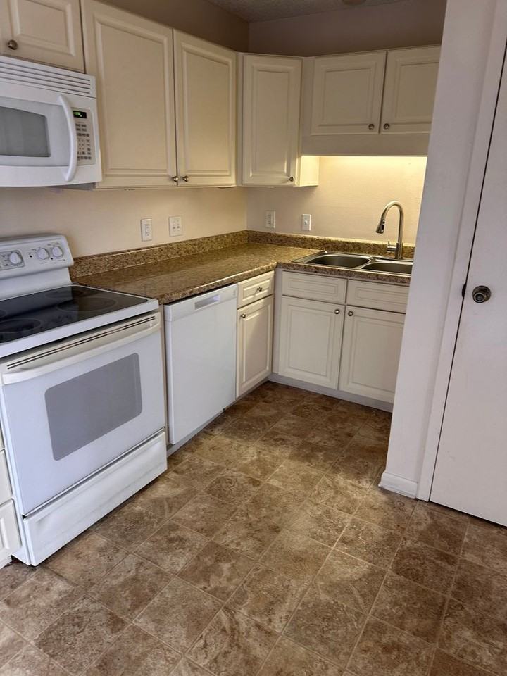 MER-Teresa Village Apartments - Photo 3 of 6