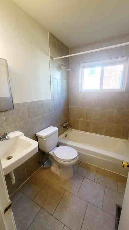 1210 Carlisle Ave - Photo 3 of 11