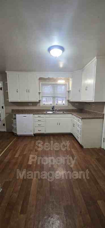 7610 W Jefferson Blvd - Photo 4 of 21