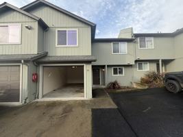 featured image of 1866 Ne Fairview Ave