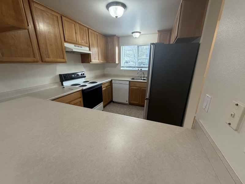 1866 Ne Fairview Ave - Photo 4 of 18