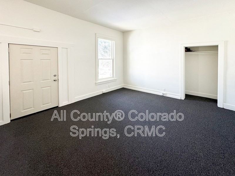 215 N 1st St - Photo 3 of 16