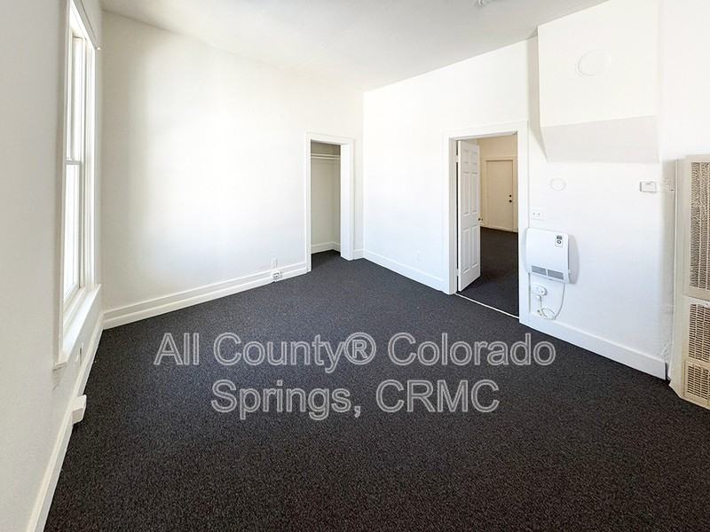 215 N 1st St - Photo 4 of 16