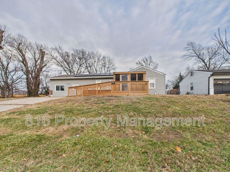 5725 Blue Ridge Blvd - Photo 2 of 27