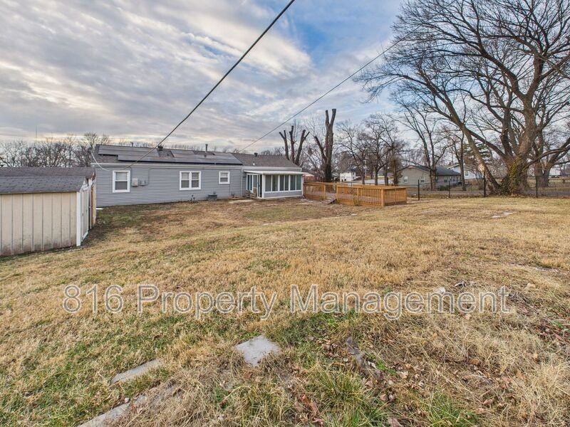 5725 Blue Ridge Blvd - Photo 4 of 27