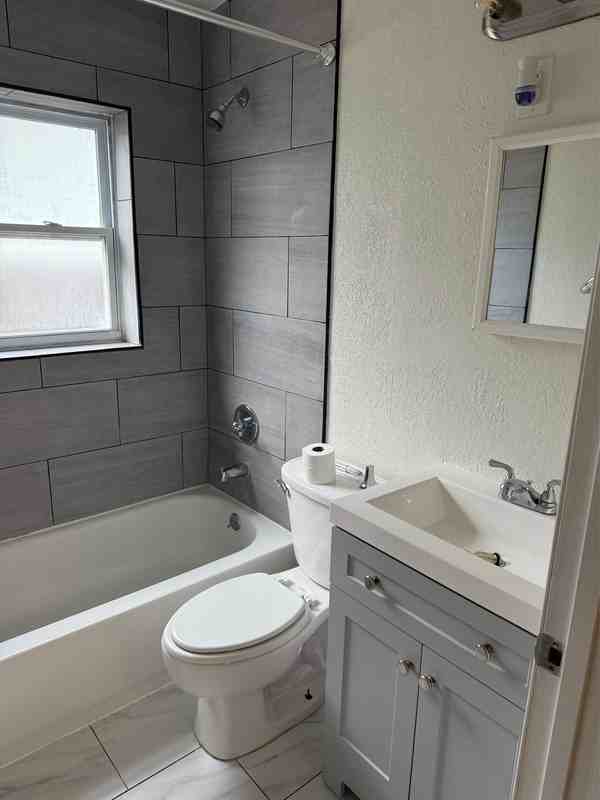 4312 W Laurel St - Photo 7 of 11