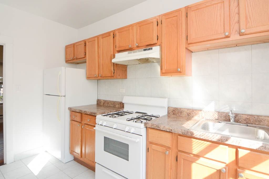 2915 W George St #1 - Photo 4 of 21