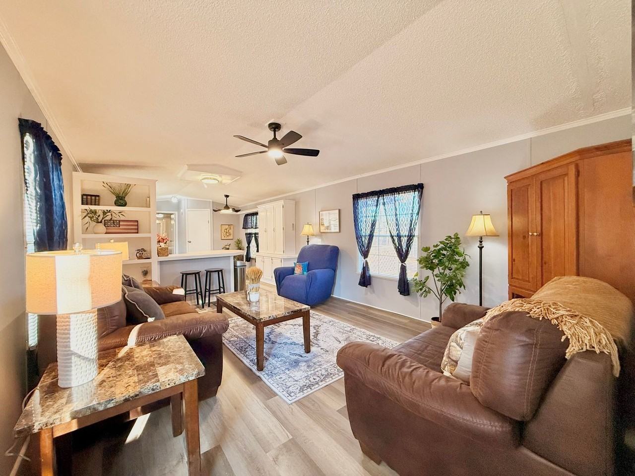 675 Hawthorne Dr - Photo 2 of 20