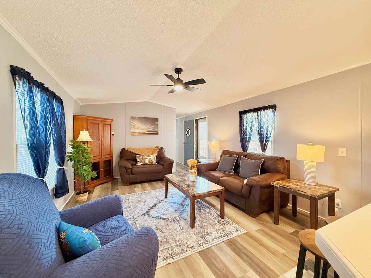 675 Hawthorne Dr - Photo 3 of 20