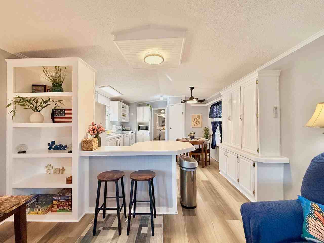 675 Hawthorne Dr - Photo 4 of 20