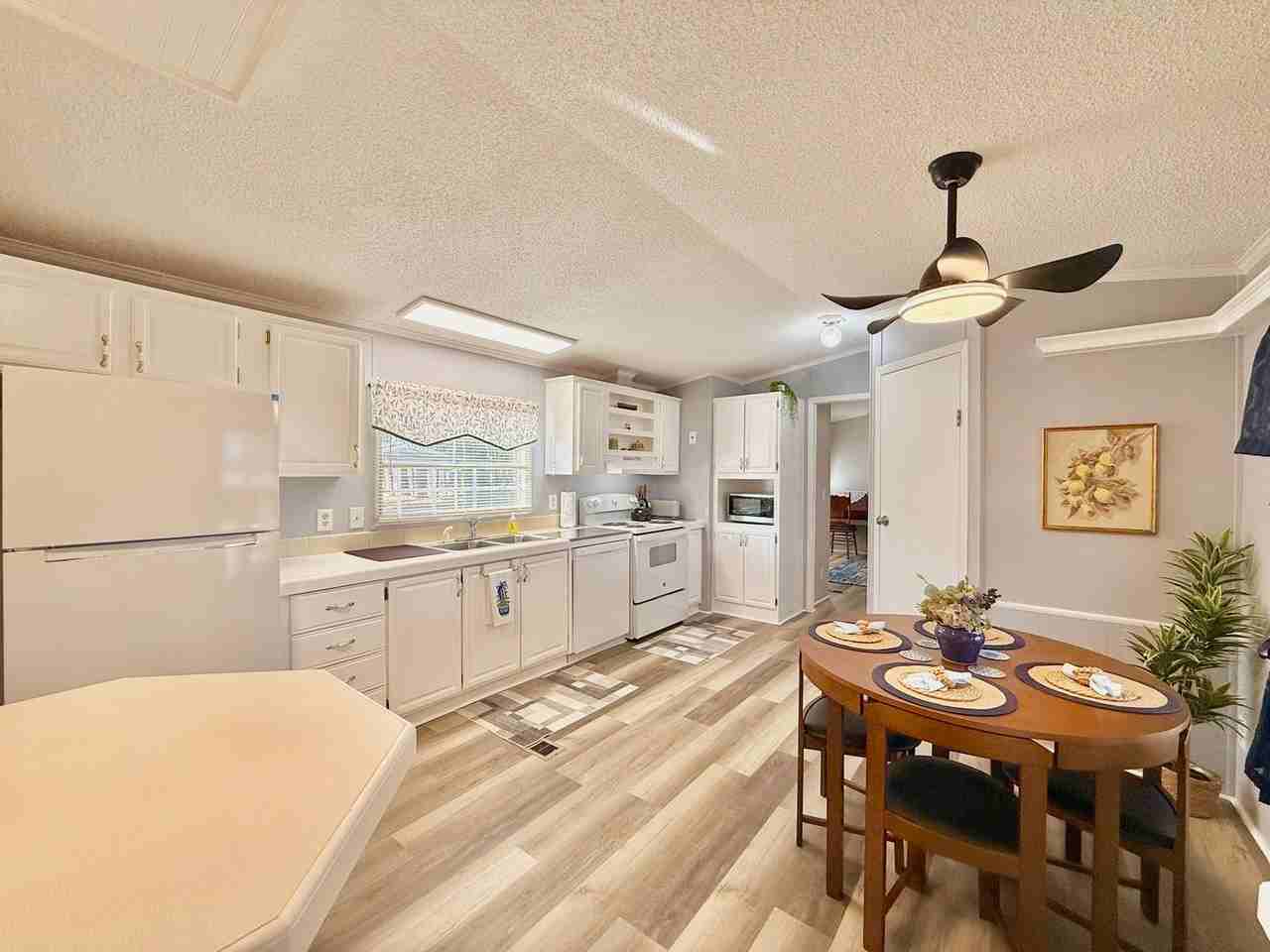 675 Hawthorne Dr - Photo 5 of 20