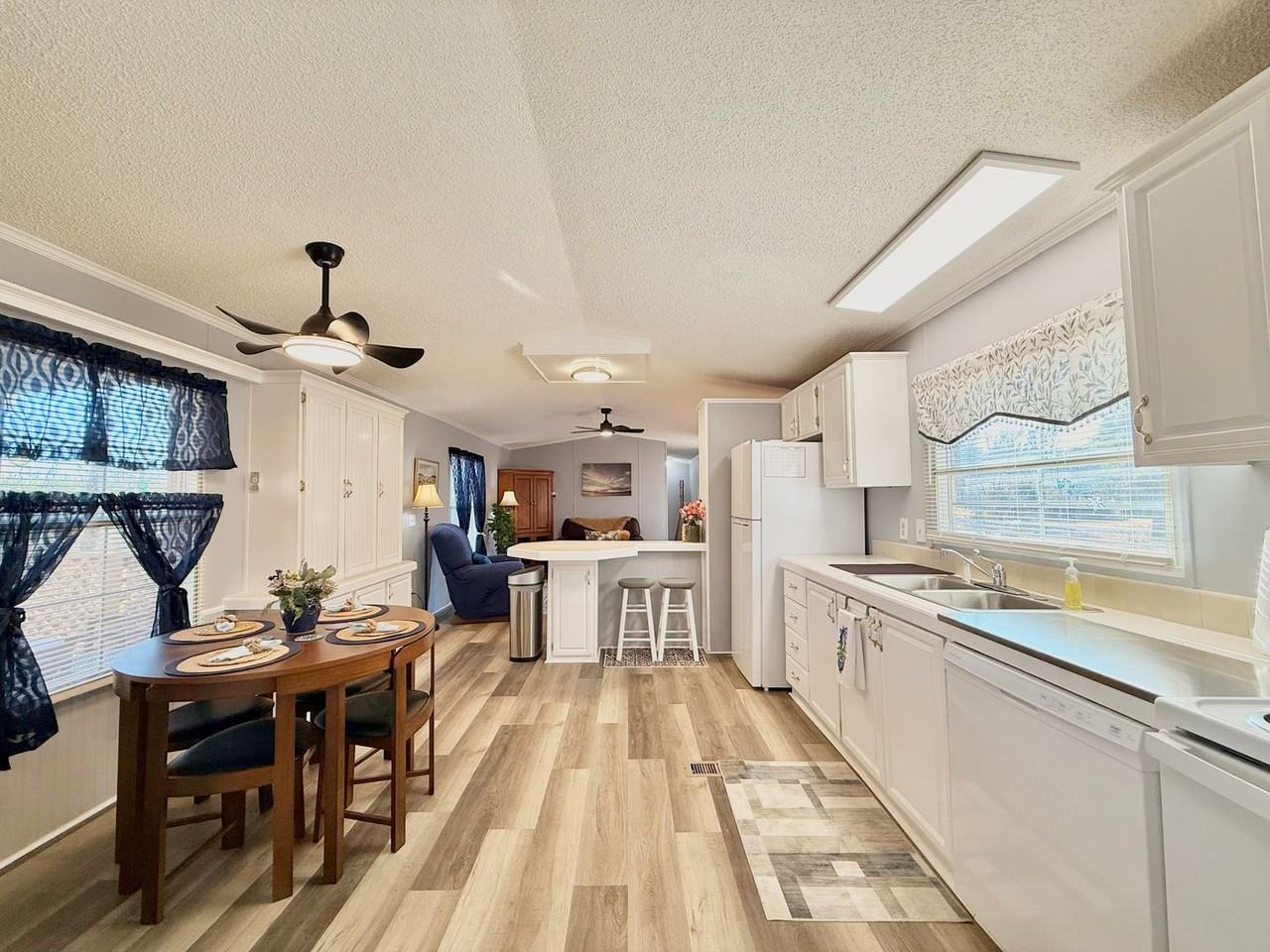 675 Hawthorne Dr - Photo 6 of 20