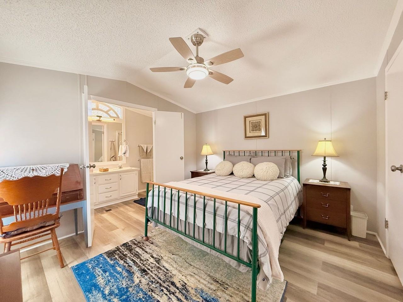 675 Hawthorne Dr - Photo 7 of 20