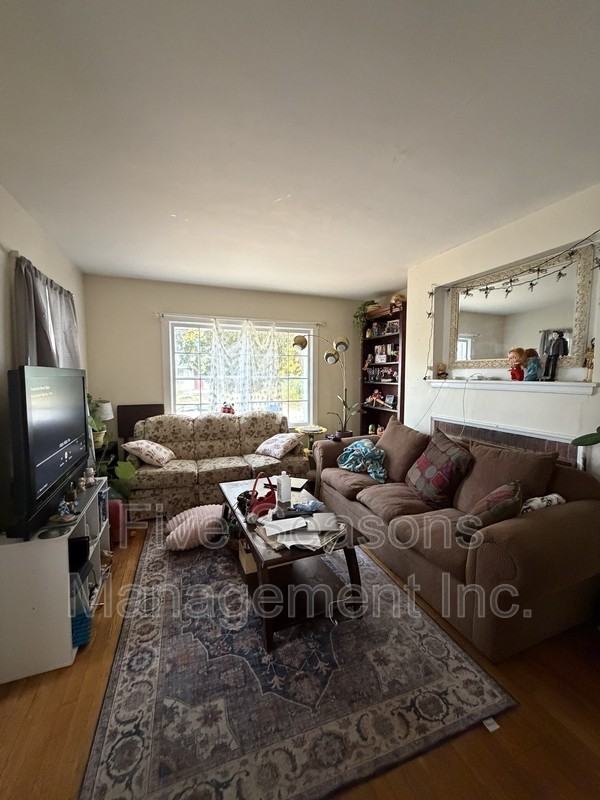 59 University Ter - Photo 2 of 25