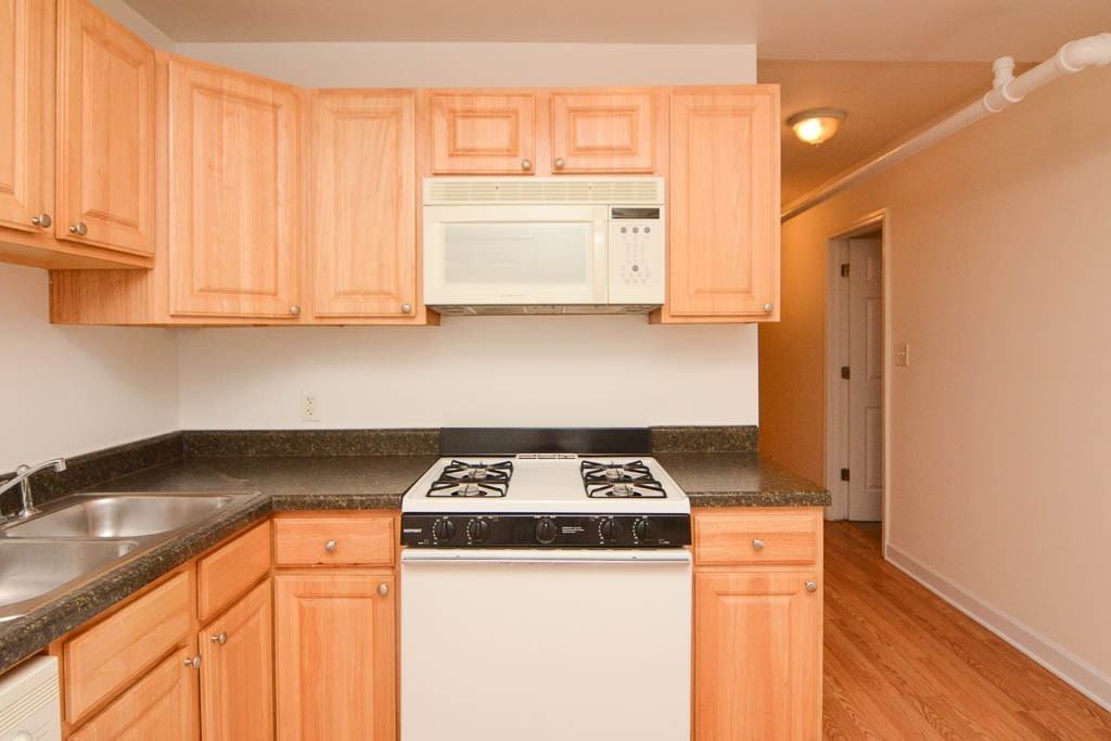 2455 N Spaulding Ave #G - Photo 3 of 21