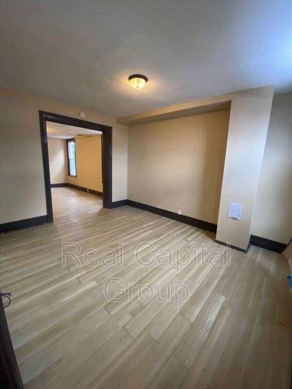 156 James St - Photo 3 of 11