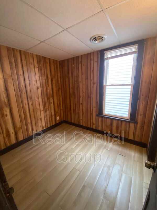 156 James St - Photo 4 of 11