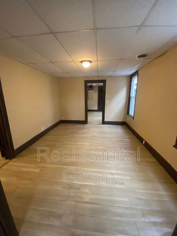 156 James St - Photo 5 of 11