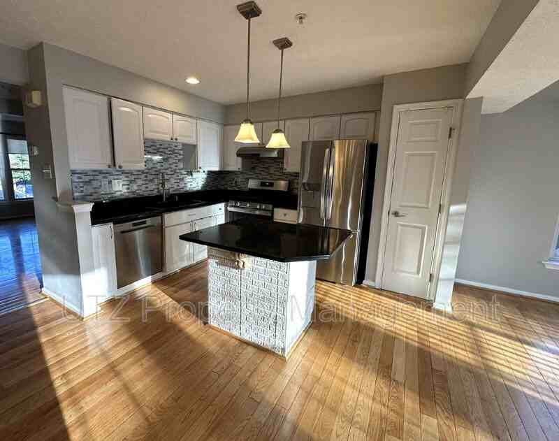 9817 Bayline Cir - Photo 5 of 15