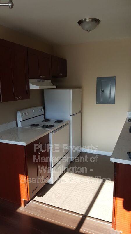 2215 California Ave Sw #07 - Photo 2 of 10