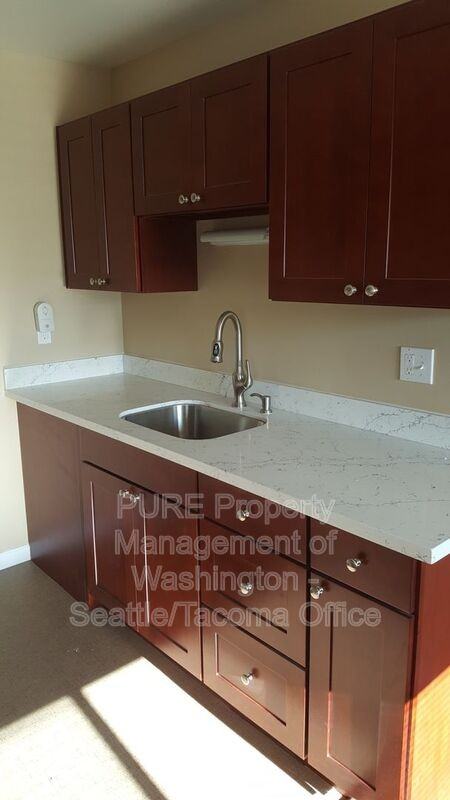 2215 California Ave Sw #07 - Photo 3 of 10