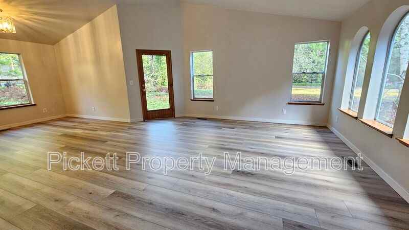 4755 Nw Hosman Cir - Photo 7 of 39