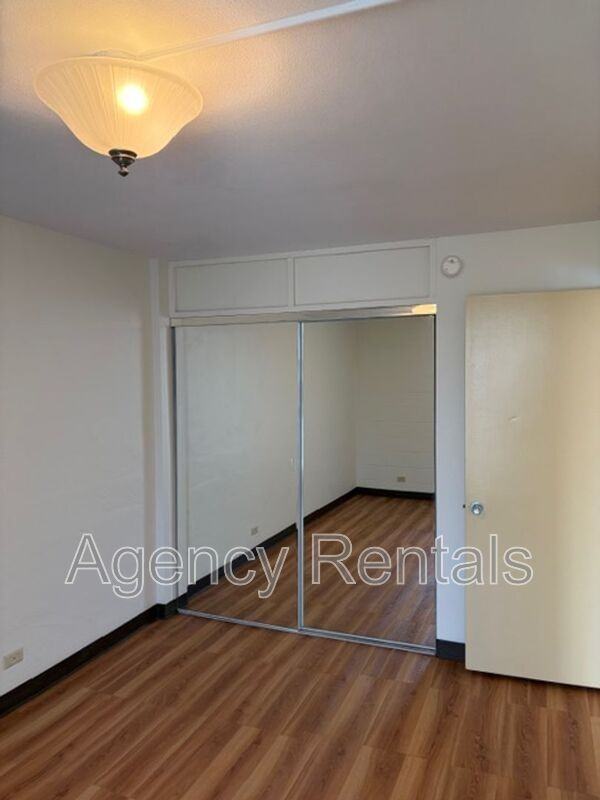 1525 Kewalo St #1707 - Photo 3 of 11