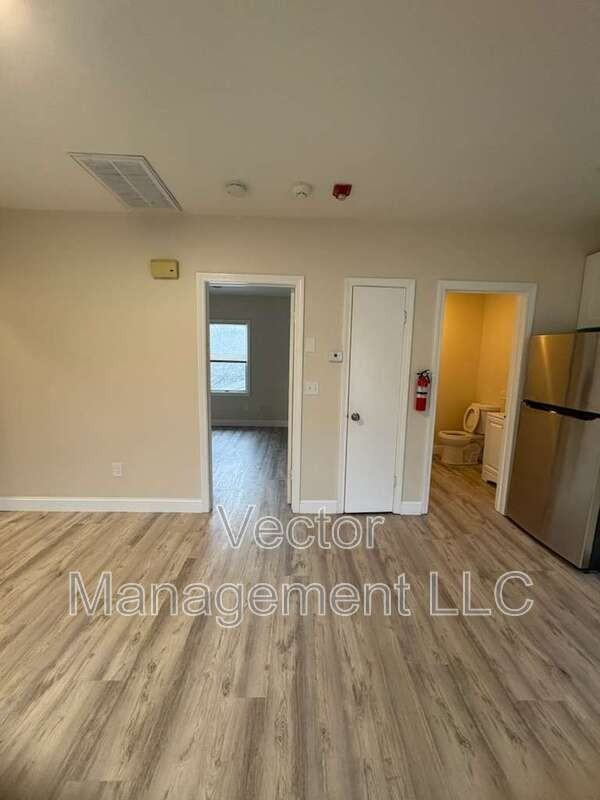 2842 Dixwell Ave - Photo 2 of 9